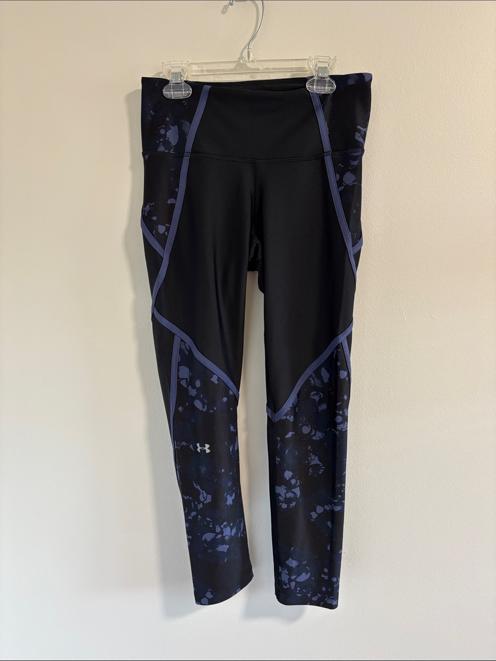 Under Armour Women’s Black Leggings with Navy Paneled Accents Size M